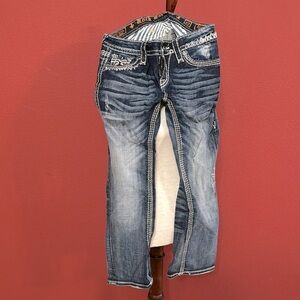 Super cute and stylish capri Rock Revival jeans sz 27